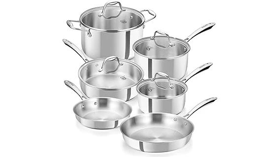 The image shows a curated selection of 31 essential cookware pieces for any family's kitchen.