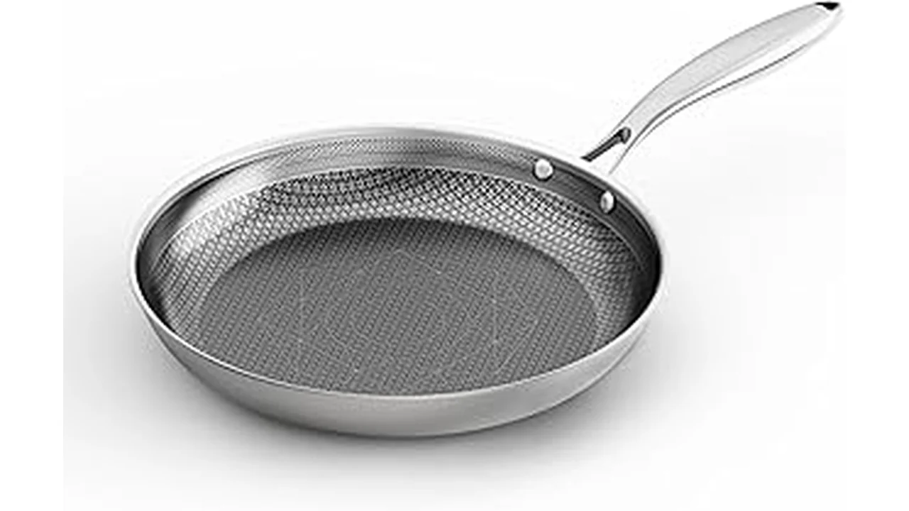 The image shows a large, sleek 31 8 inch cooking pan, ideal for versatile meal preparation.